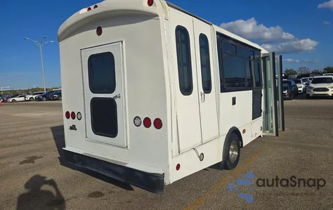 2015 Ford Econoline E450 Super Duty Cutaway Van z USA, uszkodzony, nr VIN 1FDFE4FS1FDA08410